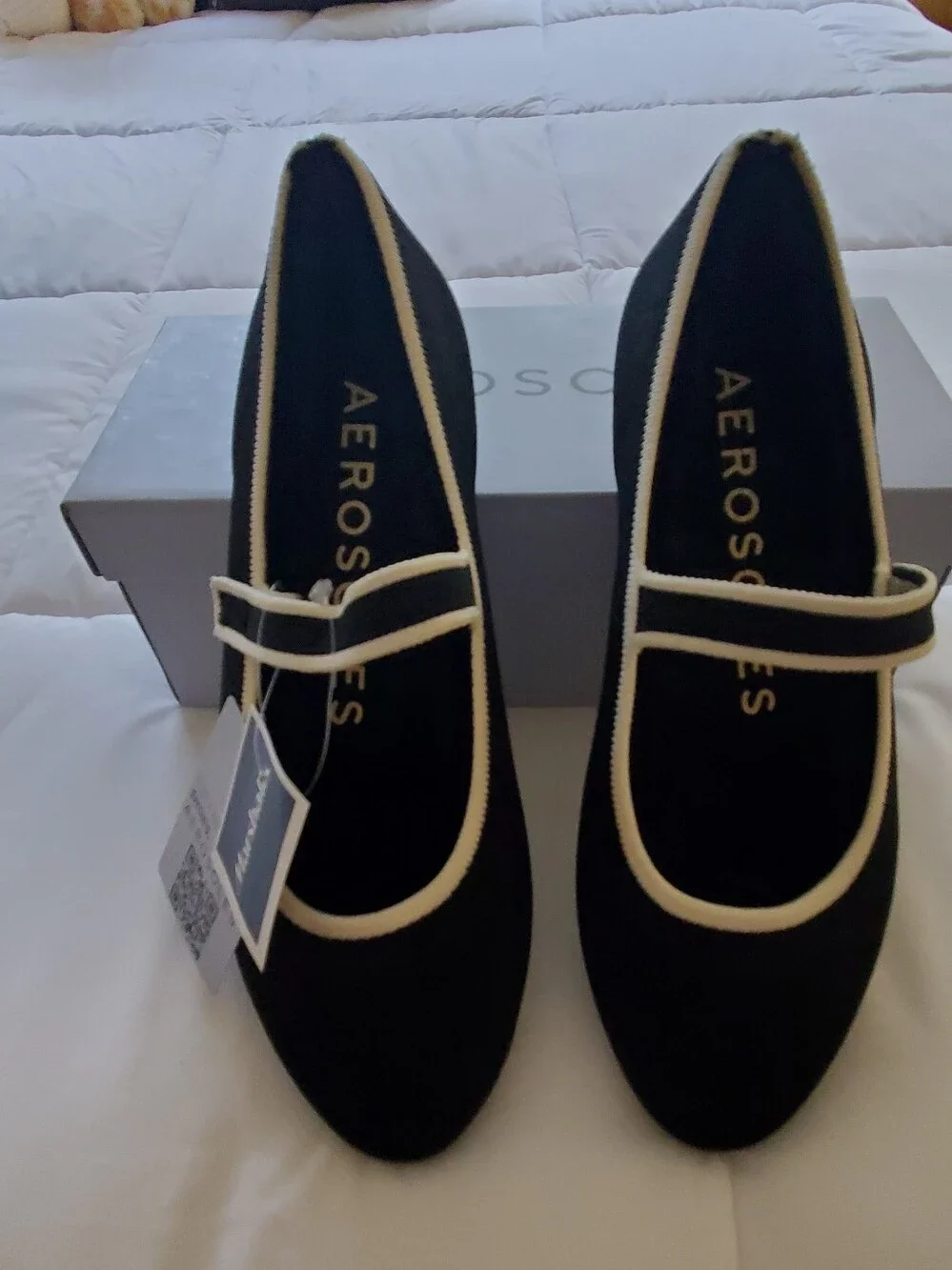 AEROSOLES Black Flats with Cream Trim Mary Jane Strap